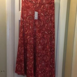 Nwt Lularoe maxi bandana red large